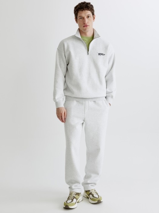 свитшот оверсайз с воротником на молнии от бренда sela вид слева