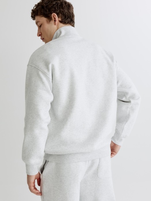 свитшот оверсайз с воротником на молнии по цене 3599 руб вид справа