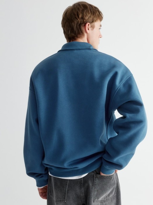 свитшот oversize fit с воротником по цене 1599 руб вид справа