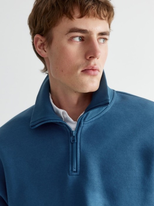 свитшот oversize fit с воротником из россии вид сбоку