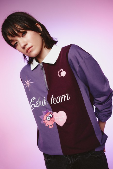 свитшот-поло на молнии  young x смешарики по цене 2799 руб вид справа