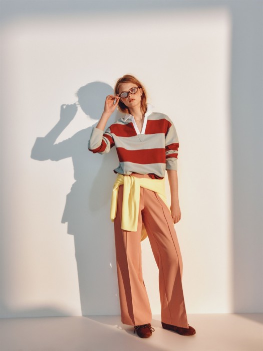 свитшот-поло оверсайз в полоску из линейки  young от бренда sela вид слева