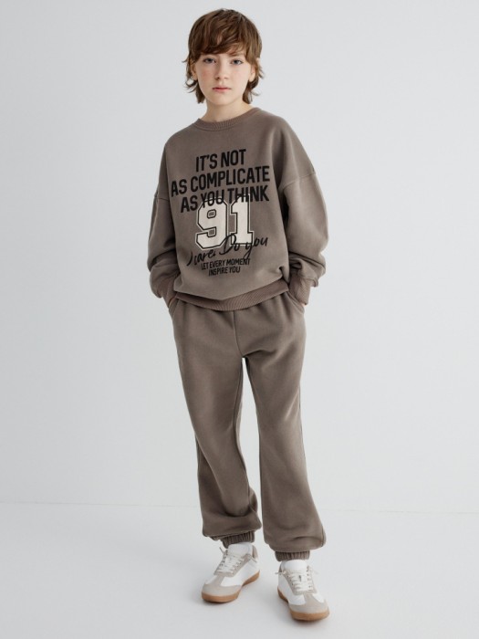 свитшот с принтом для мальчиков от бренда sela вид слева