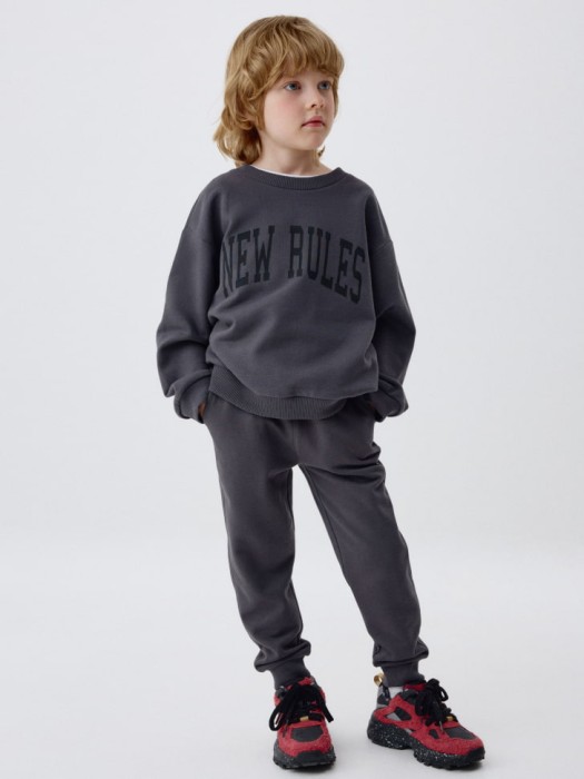 свитшот с принтом для мальчиков от бренда sela вид слева