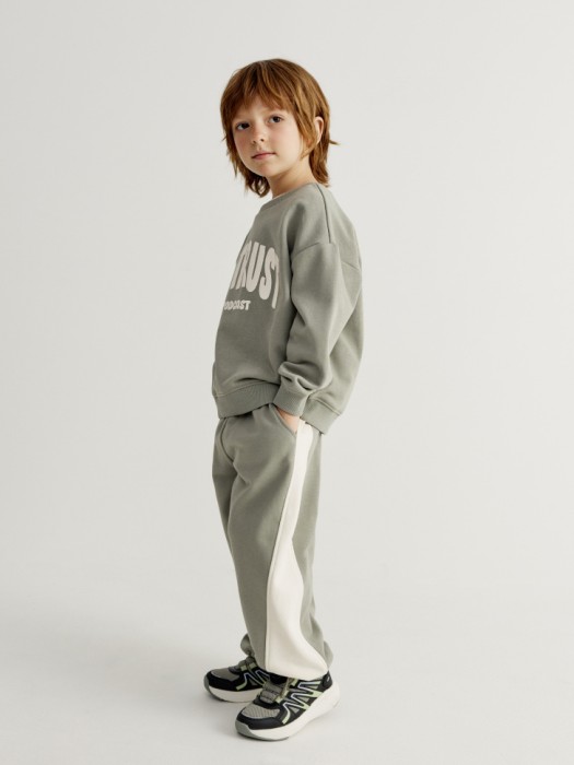 свитшот с принтом для мальчиков от бренда sela вид слева