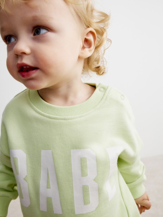 свитшот с принтом для малышей от бренда sela вид слева