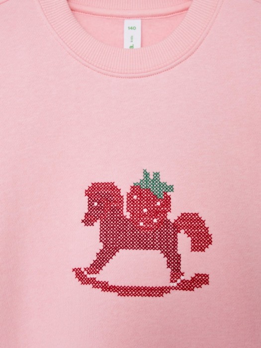 свитшот с вышивкой для девочек из россии вид сбоку