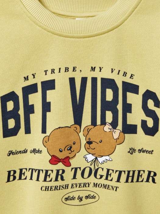 свитшт оверсайз с принтом для девочек из россии вид сбоку