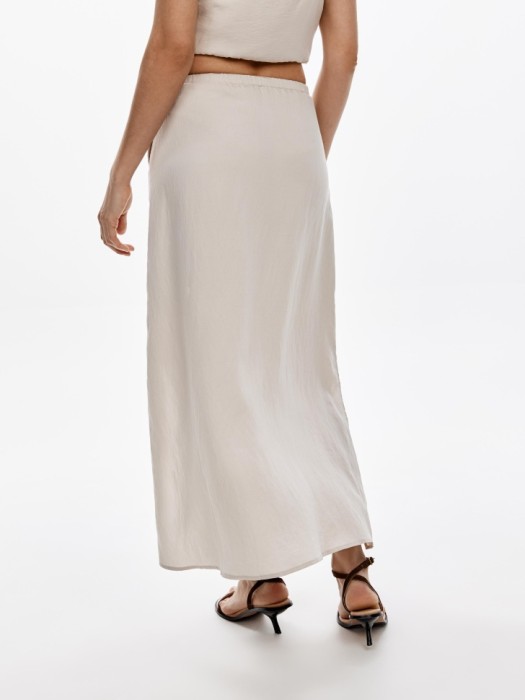 свободная юбка миди из жатой ткани по цене 3599 руб вид справа