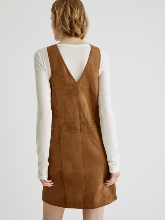 свободное платье из искусственной замши по цене 3599 руб вид справа