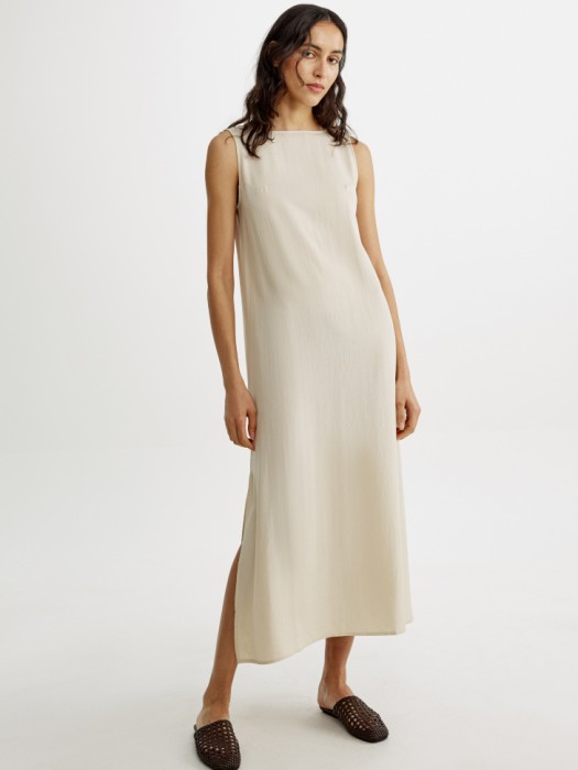 свободное платье из тенселя со льном от бренда sela вид слева