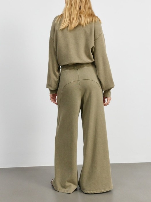 свободные брюки из линейки  young по цене 2799 руб вид справа