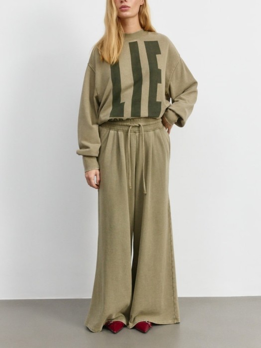 свободные брюки из линейки  young из хлопка спереди