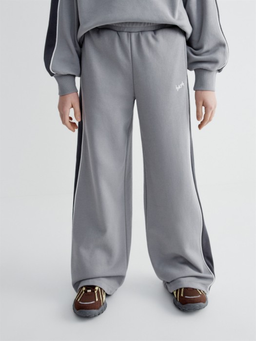 свободные брюки с лампасами для девочек от бренда sela вид слева