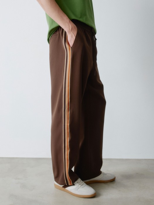 свободные брюки с лампасами по цене 3799 руб вид справа