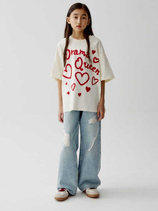 свободные джинсы с потертостями для девочек из россии вид сбоку