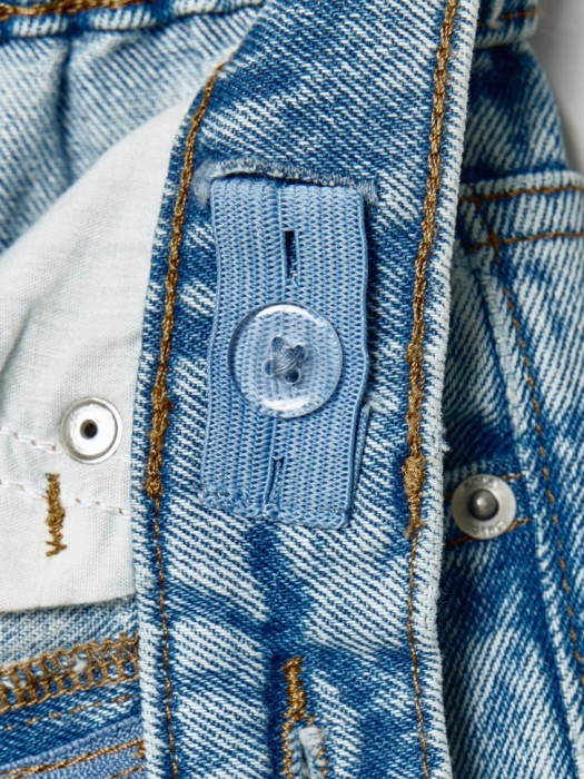 свободные джинсы с потертостями для девочек из хлопка спереди