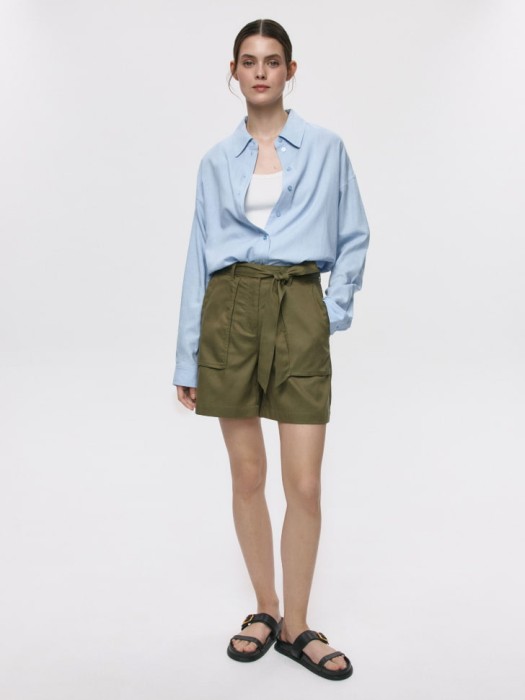 свободные шорты из смесового тенселя от бренда sela вид слева