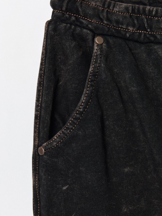 свободные трикотажные брюки для мальчиков от бренда sela вид слева