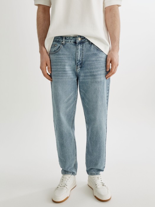 свободные укороченные джинсы со средней посадкой от бренда sela вид слева