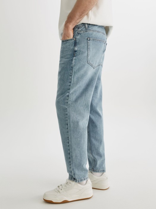 свободные укороченные джинсы со средней посадкой по цене 3999 руб вид справа