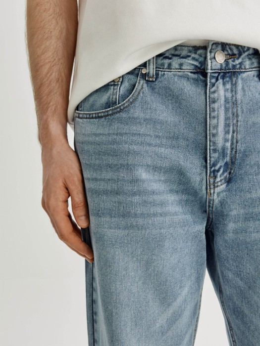 свободные укороченные джинсы со средней посадкой из россии вид сбоку