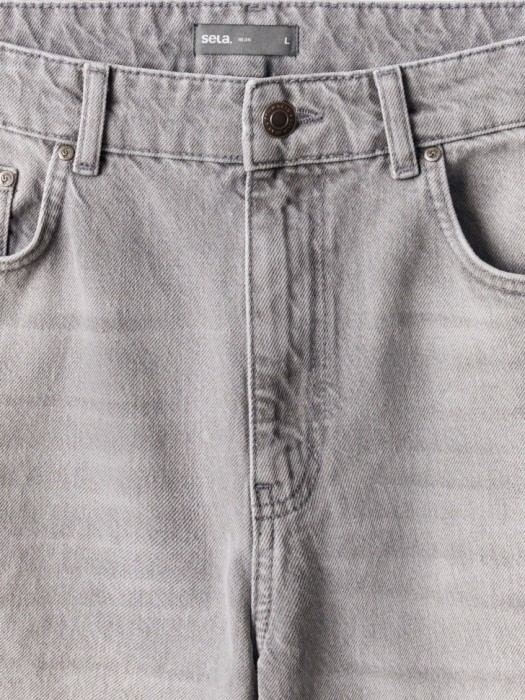 свободные укороченные джинсы со средней посадкой от бренда sela вид слева