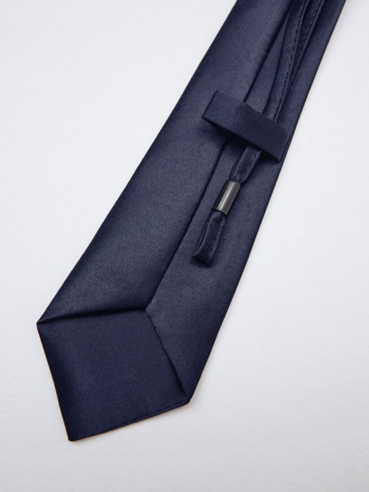 Товар синего цвета с внутренней стороны