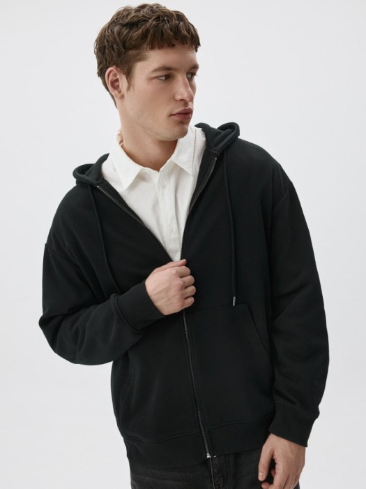 толстовка из футера на молнии от бренда sela вид слева