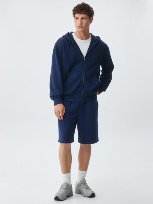 толстовка из футера на молнии от бренда sela вид слева