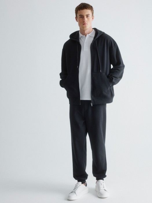 толстовка из футера на молнии от бренда sela вид слева