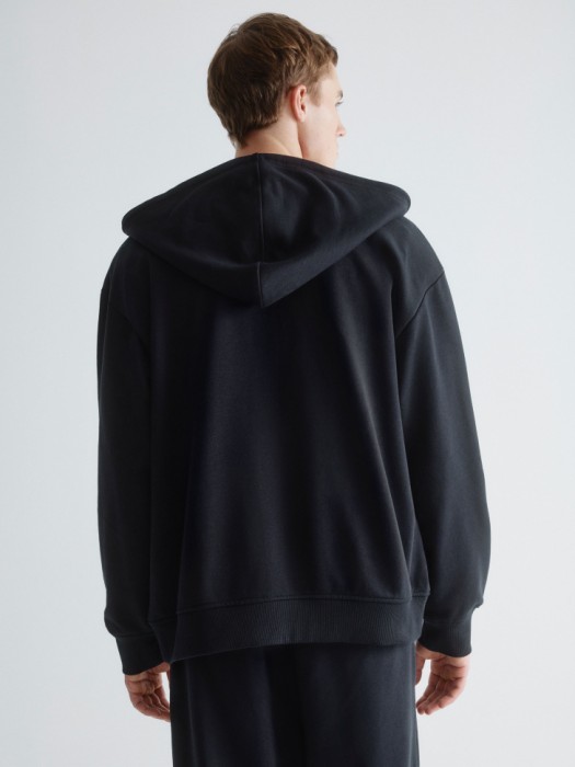 толстовка из футера на молнии по цене 3999 руб вид справа