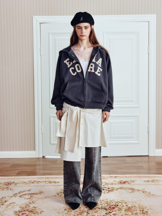 толстовка на молнии из линейки  young от бренда sela вид слева