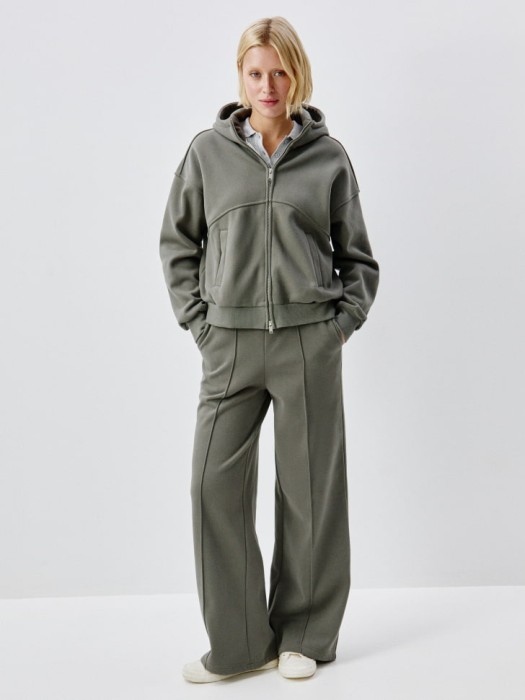 толстовка оверсайз из футера от бренда sela вид слева