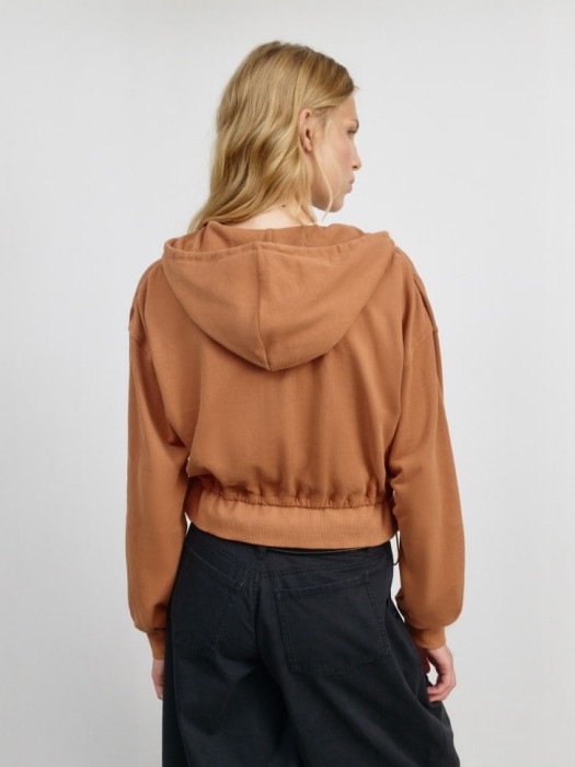 толстовка оверсайз из линейки  young по цене 1499 руб вид справа