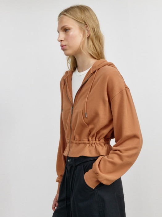 толстовка оверсайз из линейки  young из россии вид сбоку