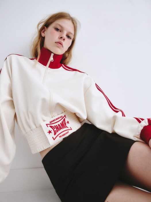 толстовка с лампасами из линейки  young по цене 2599 руб вид справа