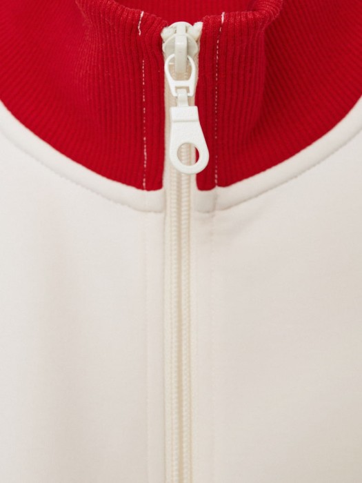 толстовка с лампасами из линейки  young от 16 до 18 лет с изнаночной стороны