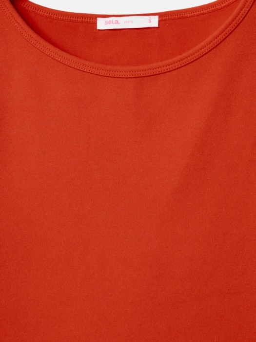 топ приталенный из линейки  young из трикотажа спереди