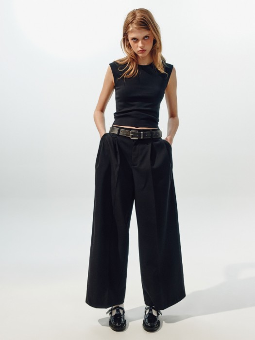 топ приталенный из линейки  young от бренда sela вид слева