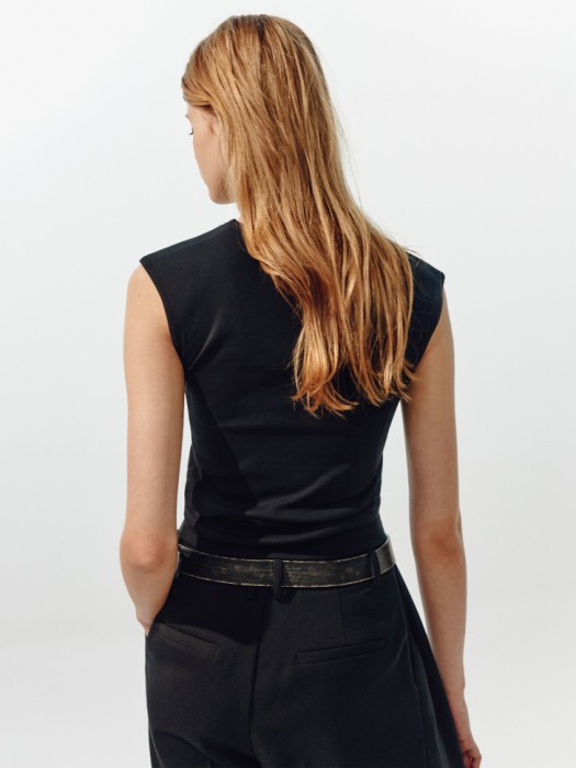 топ приталенный из линейки  young по цене 1299 руб вид справа