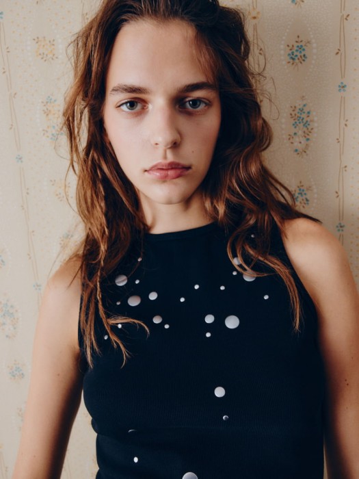 топ с декором из линейки  young из хлопка спереди