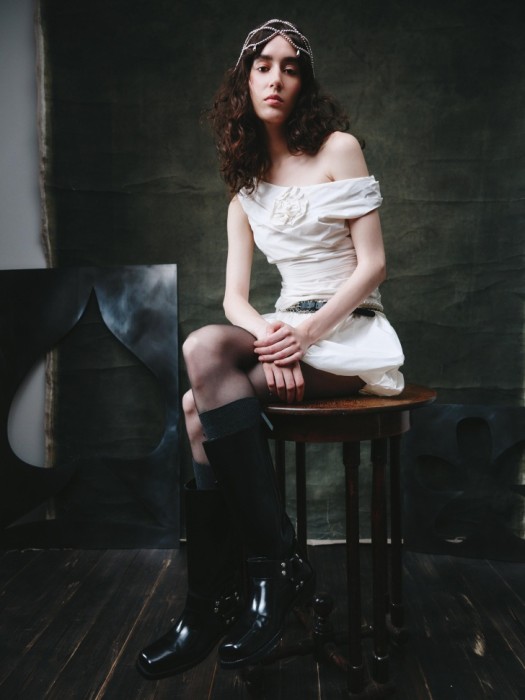 топ с декором из линейки  young по цене 2299 руб вид справа