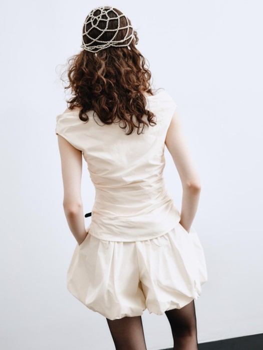 топ с декором из линейки  young универсального стиля с лицевой стороны