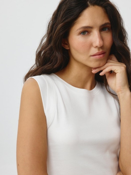 топ с коротким рукавом по цене 799 руб вид справа