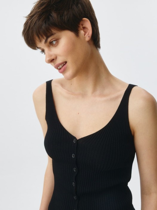 топ в рубчик на пуговицах из россии вид сбоку