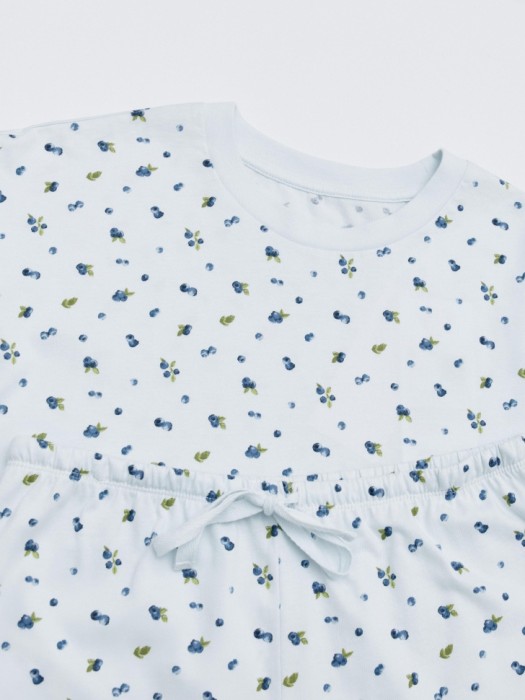 трикотажная пижама с принтом от бренда sela вид слева