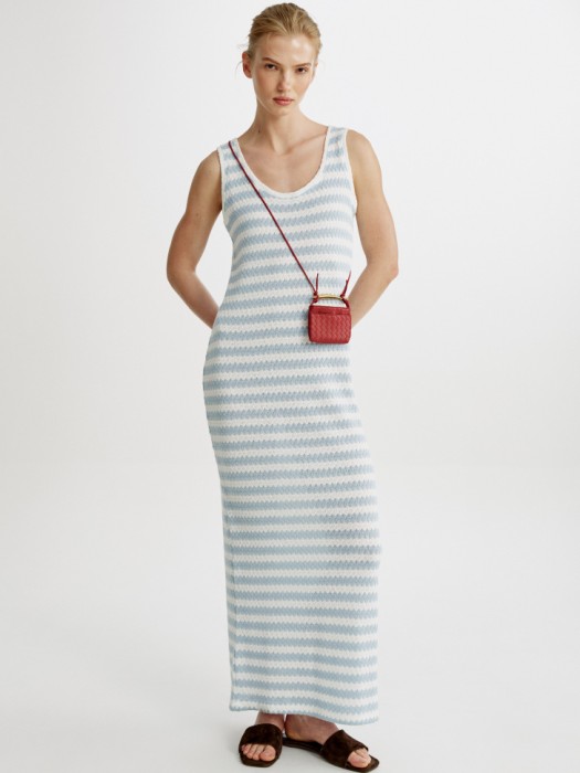 трикотажное платье макси фактурной вязки в полоску 4640611243135 фотография