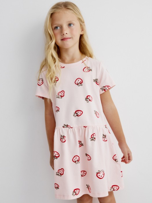 трикотажное платье с принтом для девочек от бренда sela вид слева