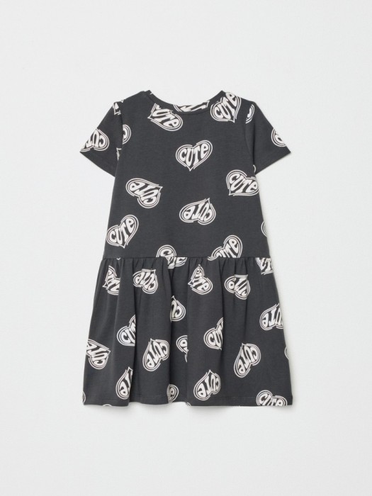 трикотажное платье с принтом для девочек от бренда sela вид слева